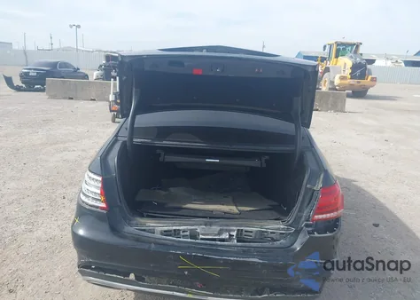 2014 Mercedes-Benz E 350 z USA, uszkodzony, nr VIN WDDHF5KB8EA832044